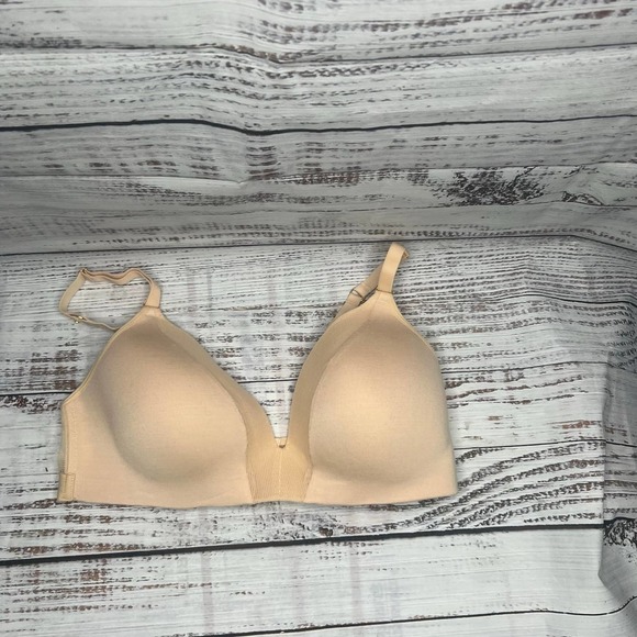 Lively Deep V Plunge Bra Padded Wireless Nude 34DD - Picture 2 of 4